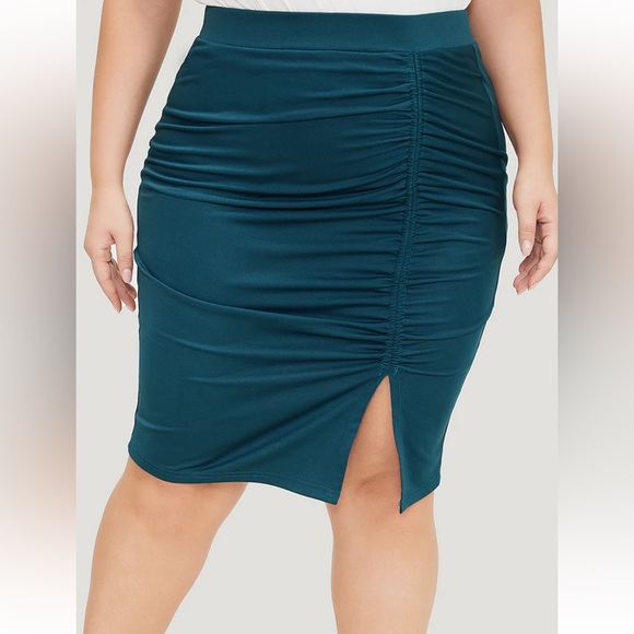 BloomChic Plus Size XL Plain Ruched Bodycon Split Hem Skirt us14-16 - Picture 1 of 7